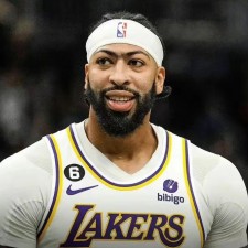 Gloire pourpre et or, Anthony Davis re-signe avec les Lakers
